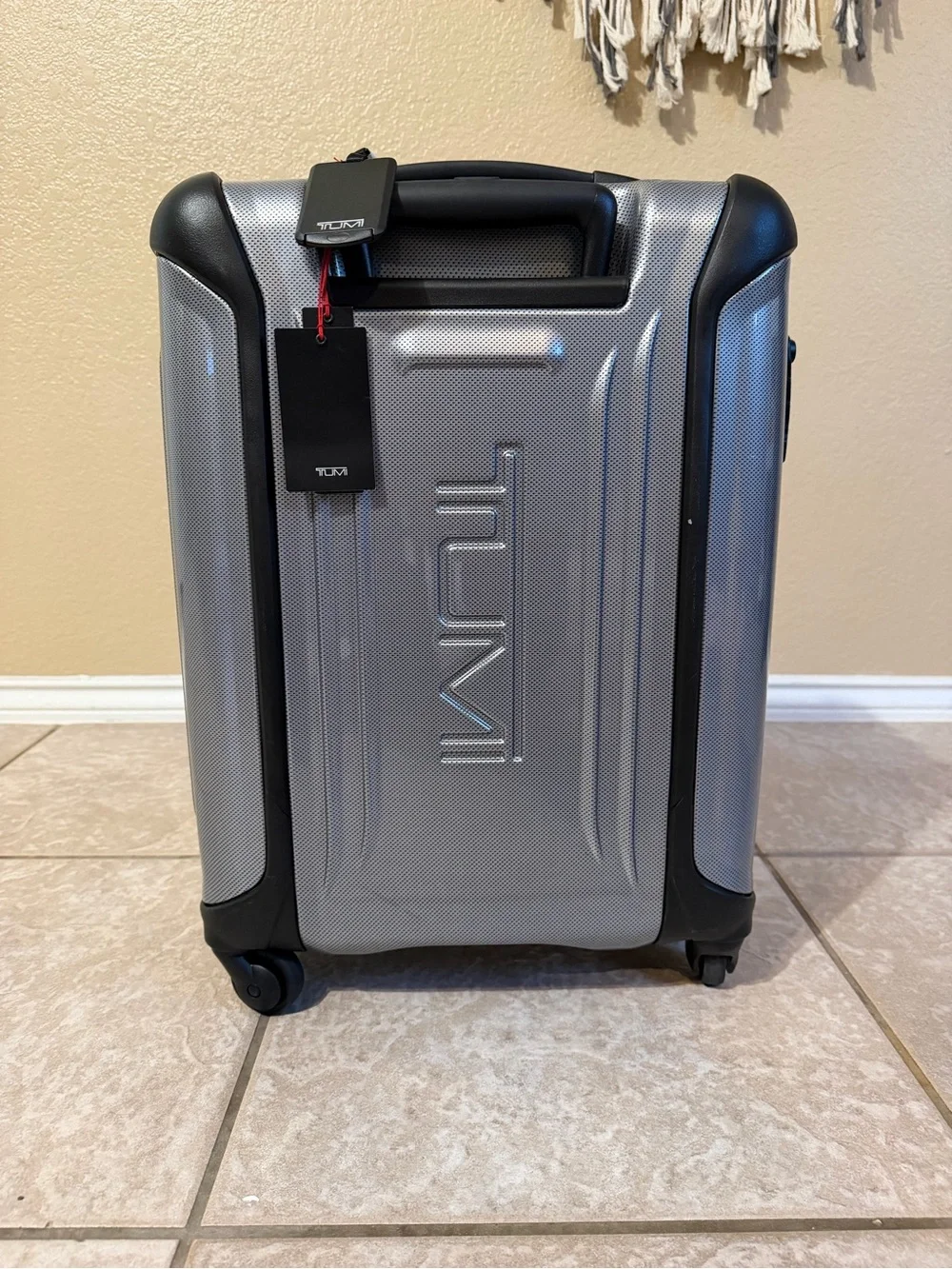 TUMI Continental Vapor Carry On 22” Silver Carbon